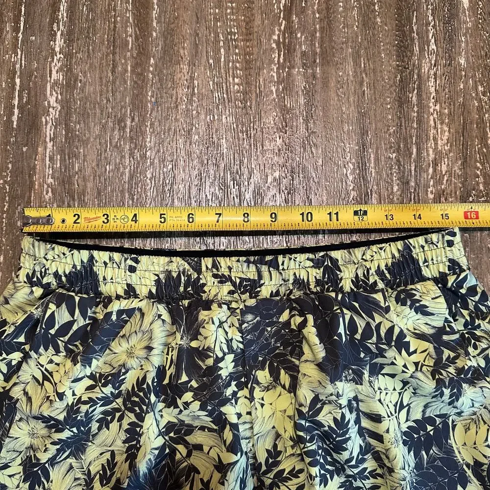 Lululemon Lined Performance Bathing Suit Swim Trunks Tropical 5” Men’s Size L